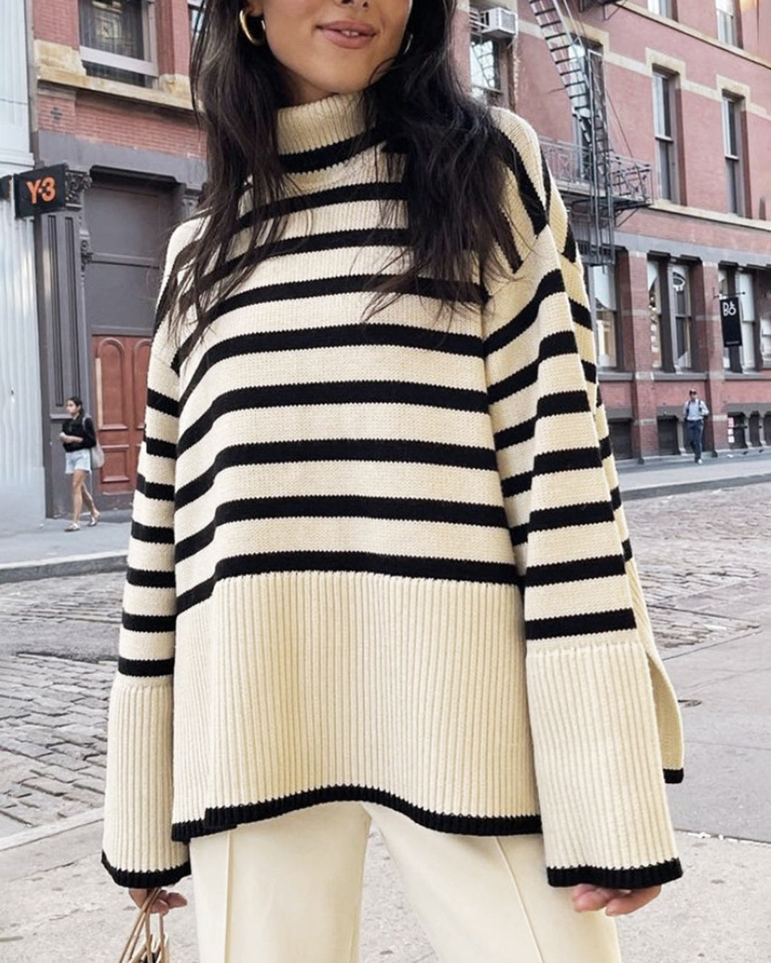 Kiara – Sweter w paski z wysokim dekoltem