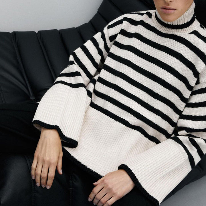 Kiara – Sweter w paski z wysokim dekoltem